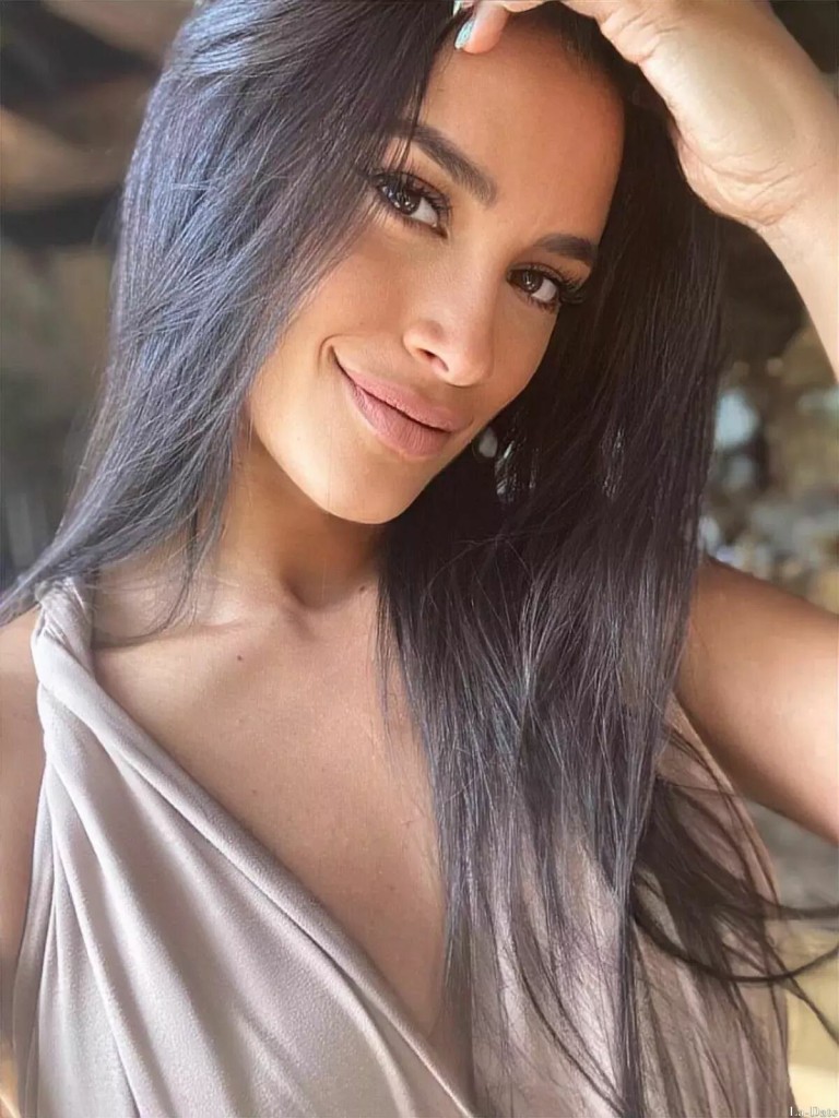 Elena Profile image 5