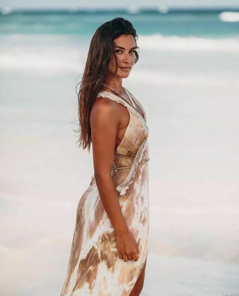 Elena Profile image 6