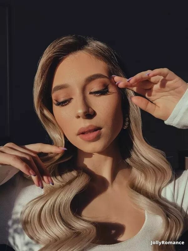 Anna Profile image 2